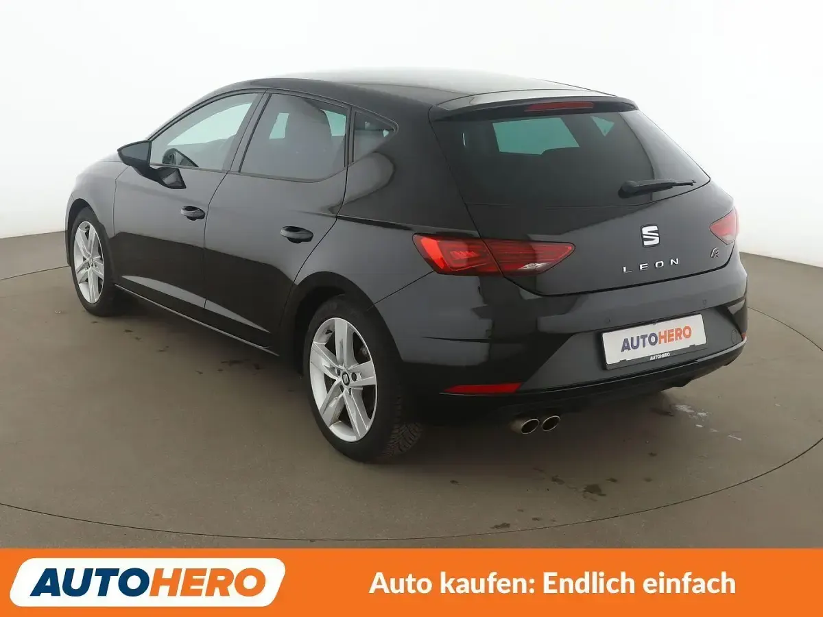 Używany Seat Leon FR 150 KM (110 kW) 2020 Czarny Sedan/Limuzyna
