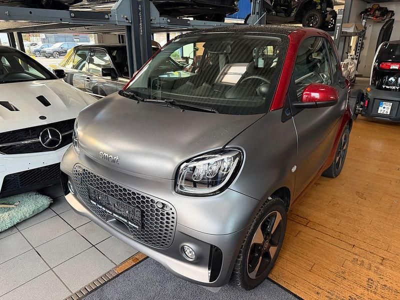 Grau Gebraucht 2020 Smart ForTwo Electric Drive Coupé | 6.900 € (Superpreis) - Bild 1/4