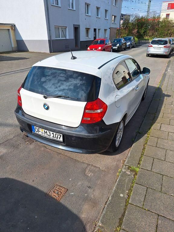 Gebraucht BMW 116 122 PS (89 kW) 2011 Weiß Kleinwagen