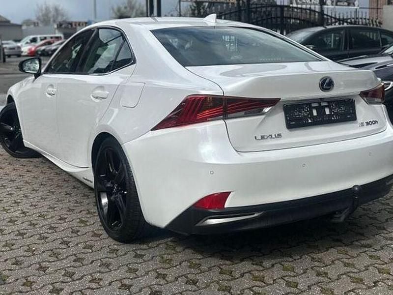 Gebraucht Lexus IS300h Luxury Line 181 PS (133 kW) 2020 Weiß Limousine