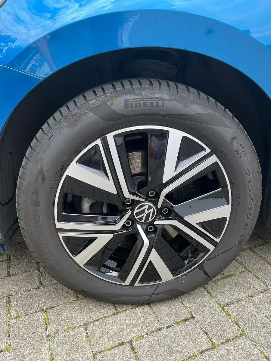 Gebraucht VW Touran Highline 150 PS (110 kW) 2020 Blau Van / Kleinbus