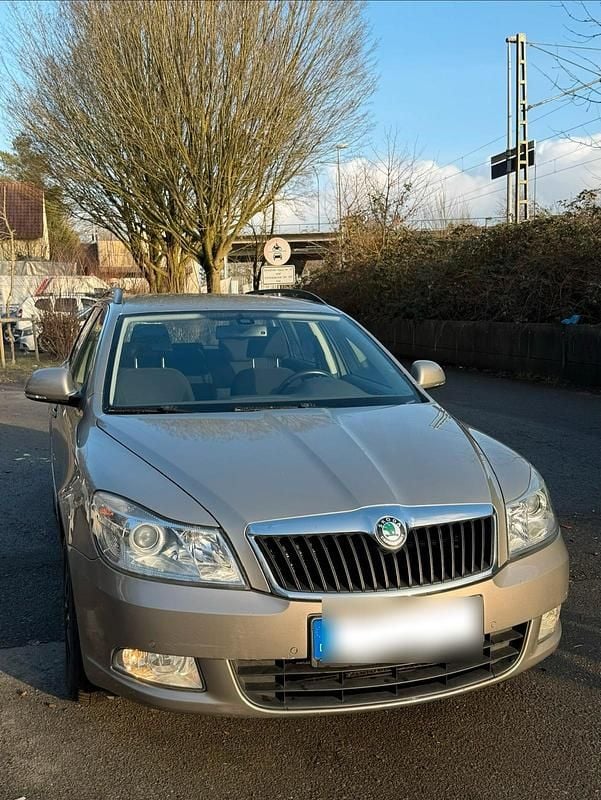 Gebraucht Skoda Octavia 106 PS (77 kW) 2011 Silber Kombi