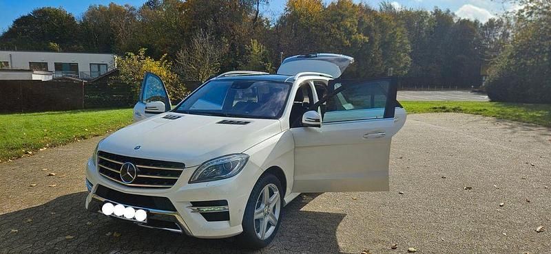 Weiß Gebraucht 2013 Mercedes ML350 SUV | 20.400 € (Fairer Preis) - Bild 1/4
