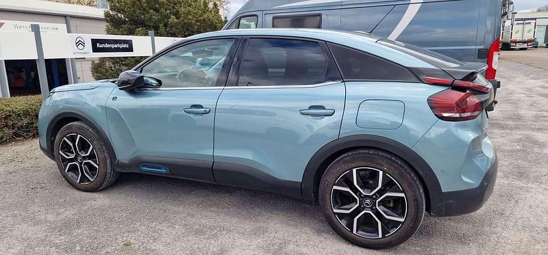 Blau Gebraucht 2021 Citroën e-C4 Shine Limousine | 18.490 € (Teuer) - Bild 1/4
