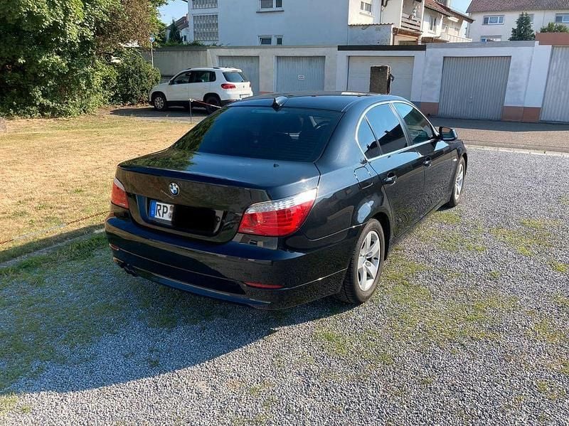 Gebraucht BMW 523 190 PS (139 kW) 2009 Schwarz Limousine