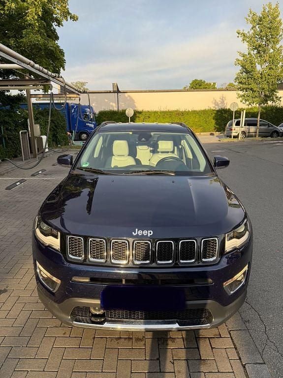 Blau Gebraucht 2018 Jeep Compass Limited SUV | 19.000 € (Teuer) - Bild 1/4