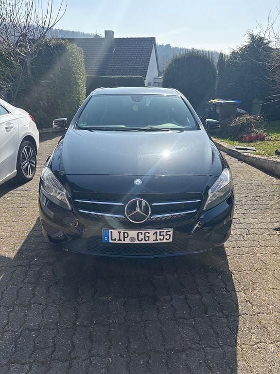 Gebraucht Mercedes A180 122 PS (89 kW) 2013 Schwarz Limousine