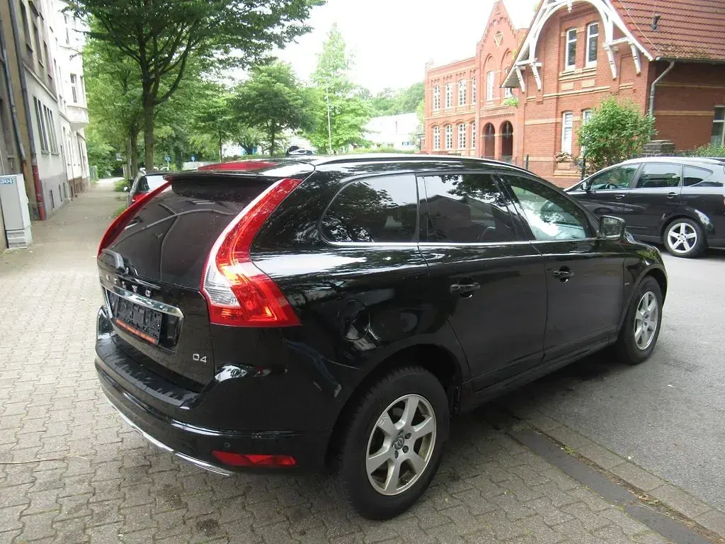 Gebraucht Volvo XC60 Momentum 190 PS (139 kW) 2016 Schwarz SUV