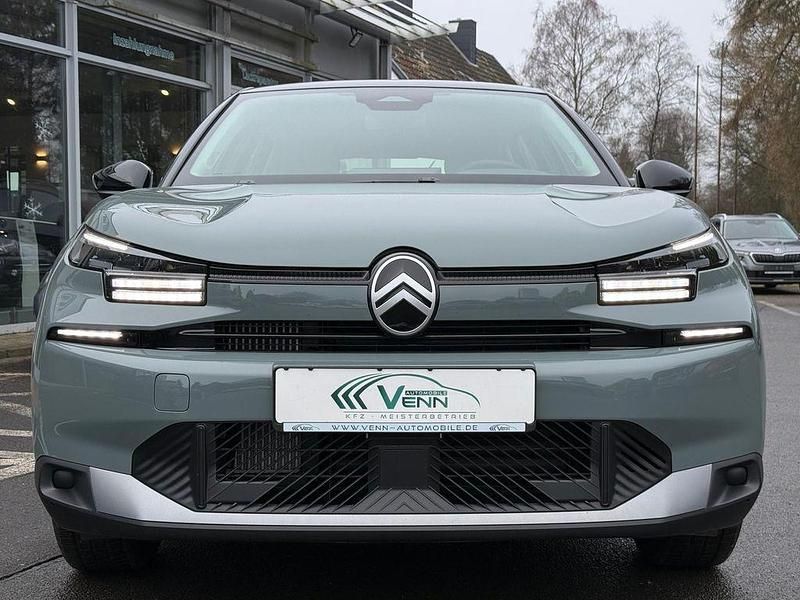 Neu Citroën C4 PureTech 131 PS (96 kW) 2025 Grün Limousine