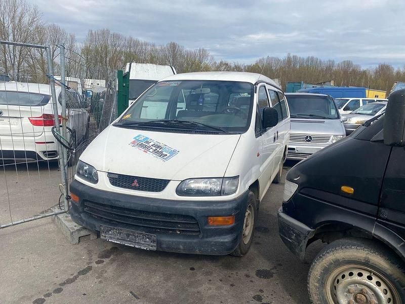 Second-hand Mitsubishi L400 2001 Alb Monovolum