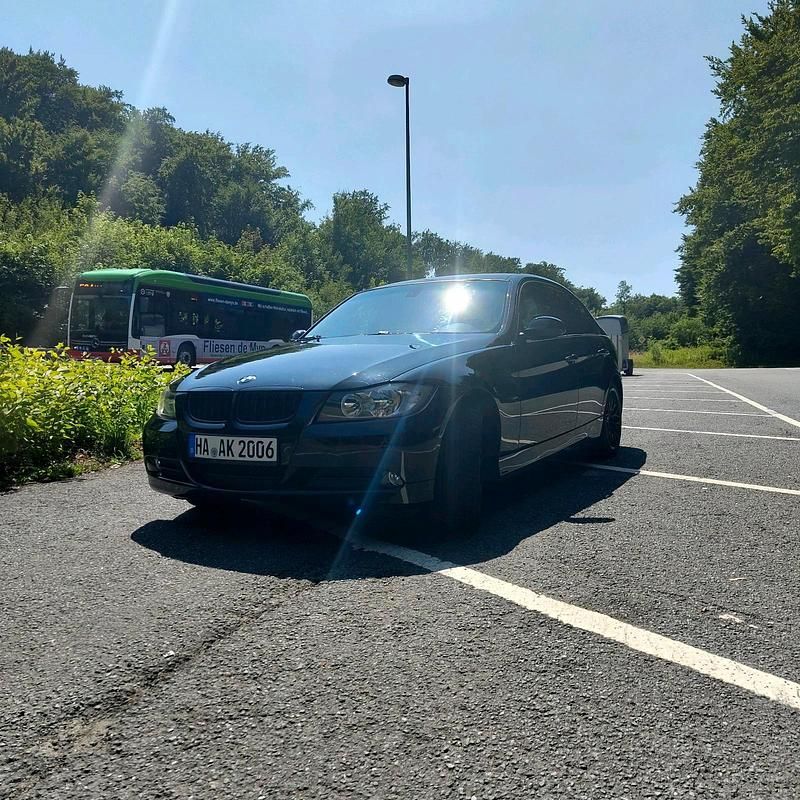 Gebraucht BMW 318 129 PS (94 kW) 2006 Schwarz Limousine