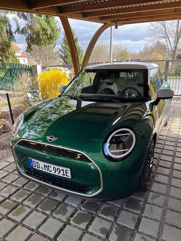 Gebraucht Mini Cooper SE Favoured 160 kW (218 PS) 2024 Grün Kleinwagen