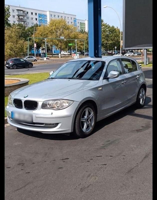 Silber Gebraucht 2009 BMW 120 Kleinwagen | 4.400 € (Fairer Preis) - Bild 1/4