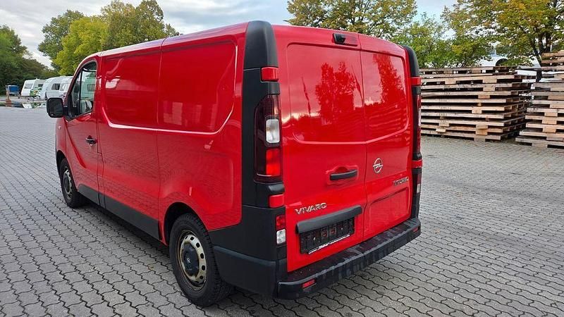 Gebraucht Opel Vivaro 125 PS (91 kW) 2018 Rot Van / Kleinbus