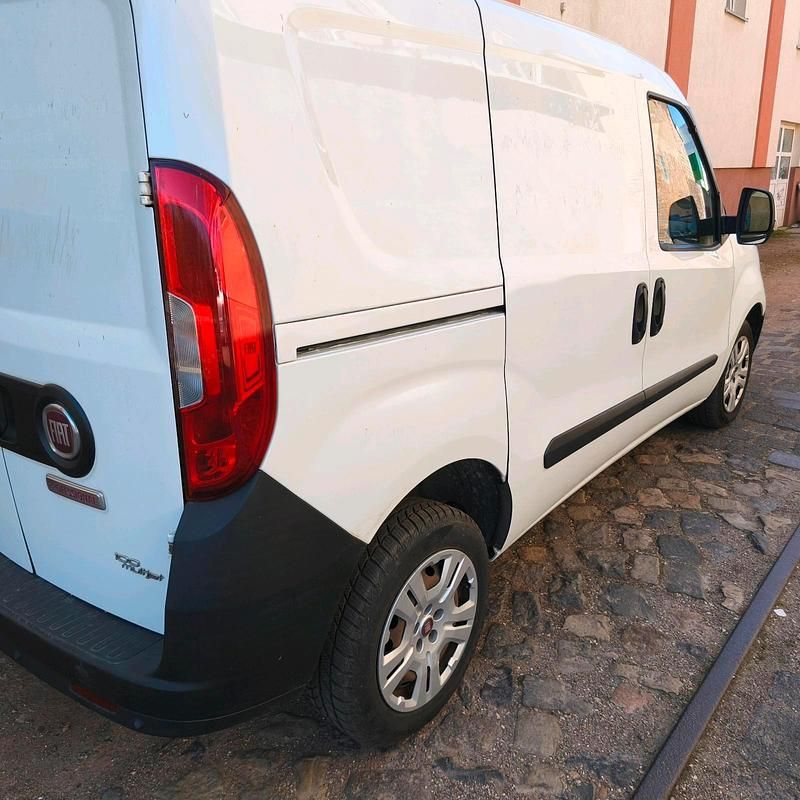 Gebraucht Fiat Doblò 101 PS (74 kW) 2016 Weiß Van / Kleinbus