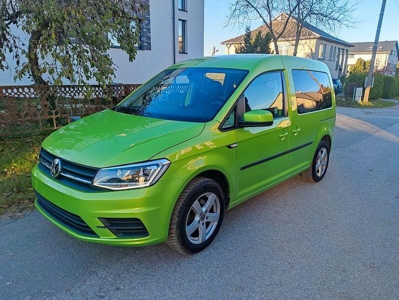 Grün Gebraucht 2017 VW Caddy Van / Kleinbus | 11.400 € (Guter Preis) - Bild 1/4