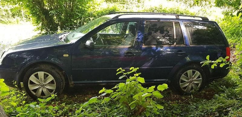 Blau Gebraucht 2000 VW Bora Limousine | 1.500 € - Bild 1/4