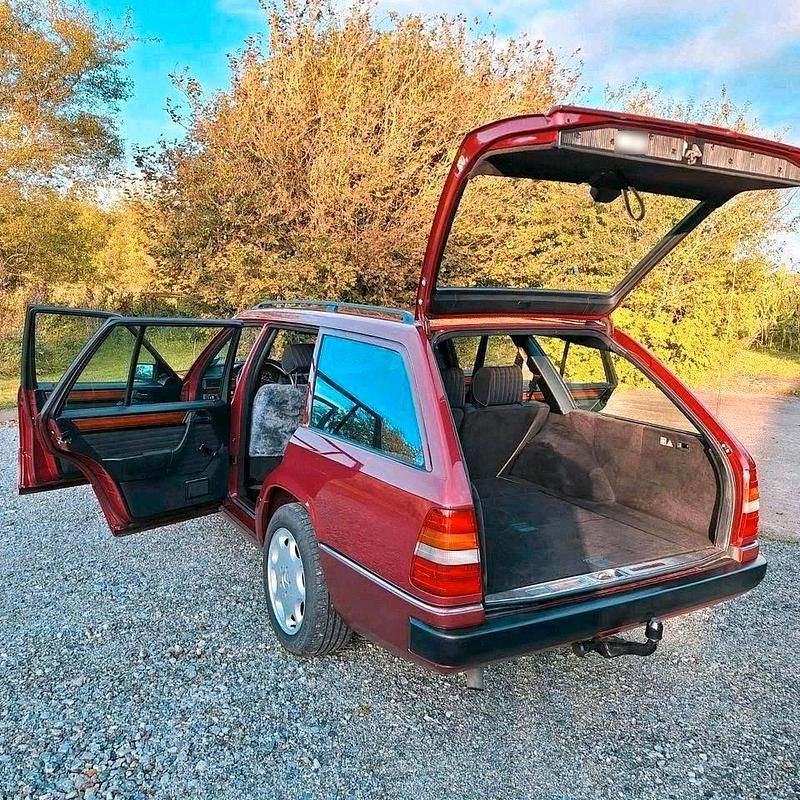 Gebraucht Mercedes 300 110 PS (80 kW) 1992 Rot Kombi