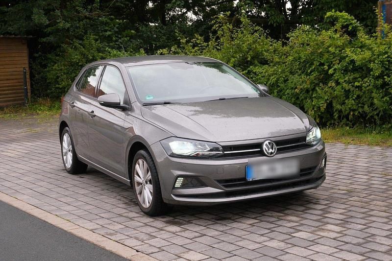 Grau Gebraucht 2018 VW Polo Kleinwagen | 16.000 € (Fairer Preis) - Bild 1/4