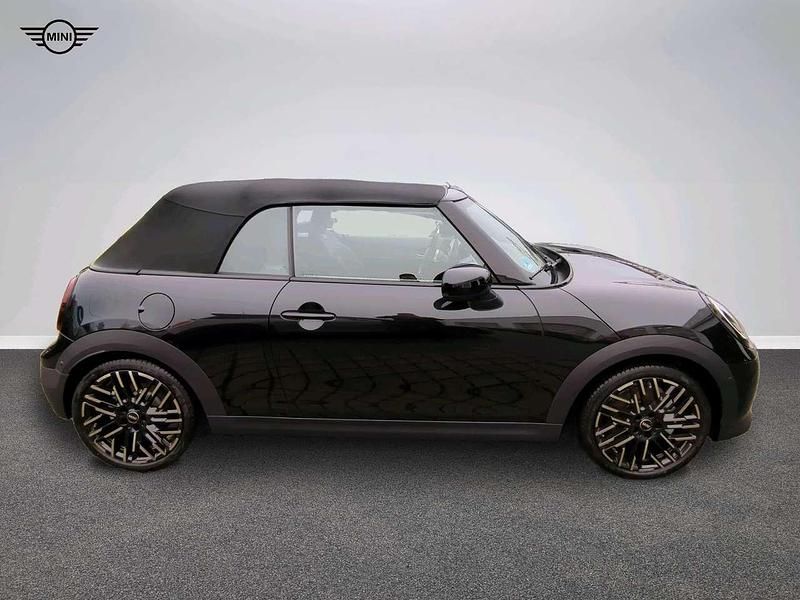 Gebraucht Mini Cooper Cabriolet Favoured 163 PS (119 kW) 2024 Schwarz Cabrio