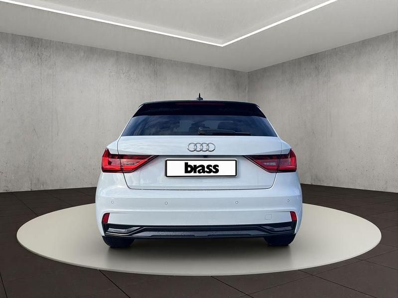 Gebraucht Audi A1 Sportback Ambiente 116 PS (85 kW) 2024 Gletscherweiß metallic/mythosschwarz metallic Kleinwagen
