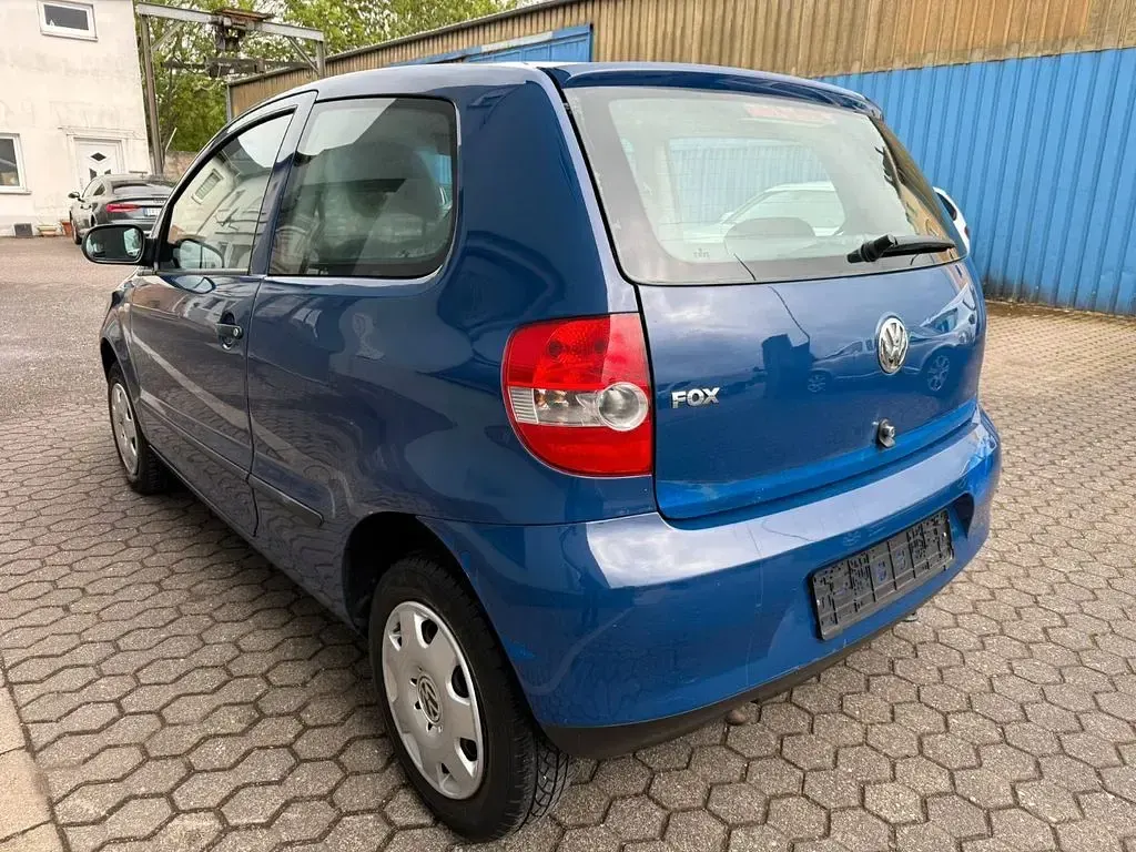 Używany VW Fox Basis 54 KM (39 kW) 2005 Niebieski Hatchback