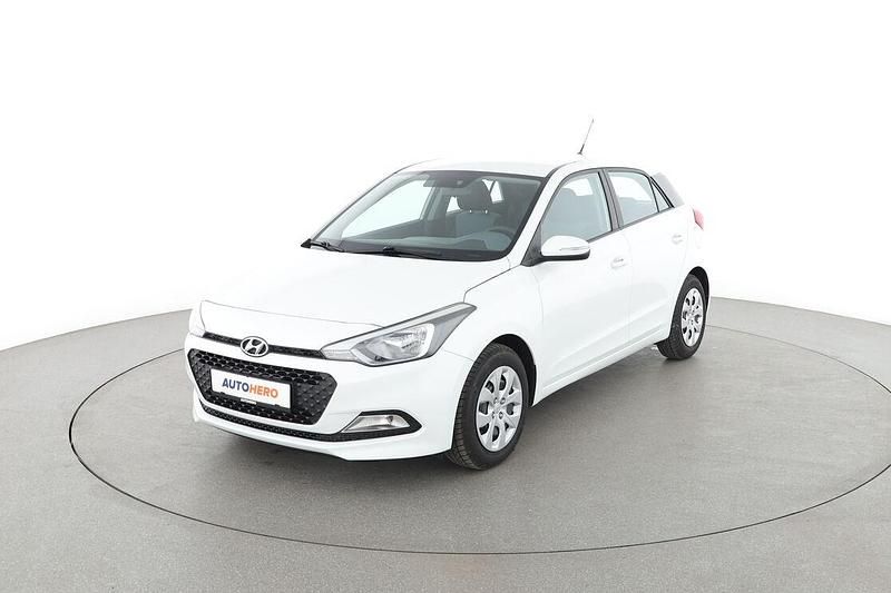 Weiß Gebraucht 2017 Hyundai i20 Classic Limousine | 9.110 € (Fairer Preis) - Bild 1/3