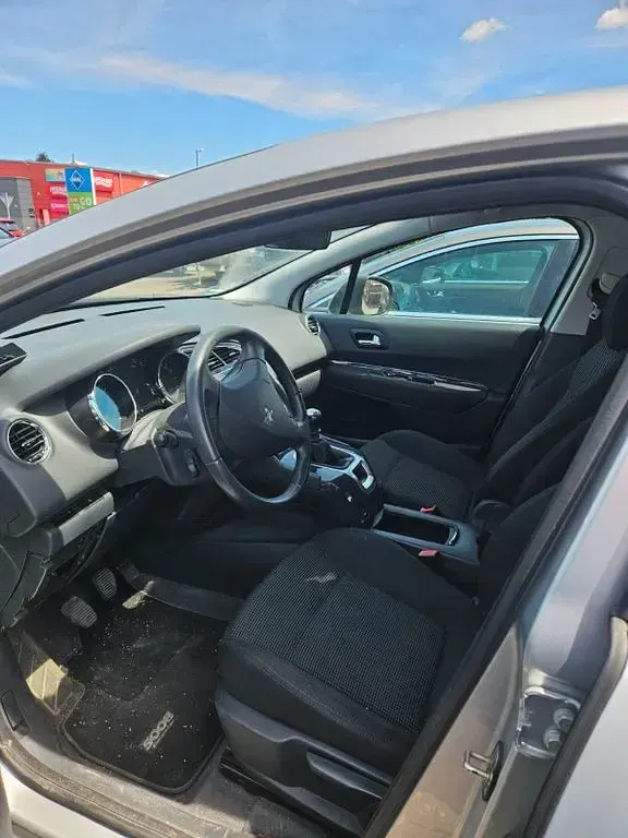 Gebraucht Peugeot 5008 Allure 156 PS (114 kW) 2011 Silber Van / Kleinbus