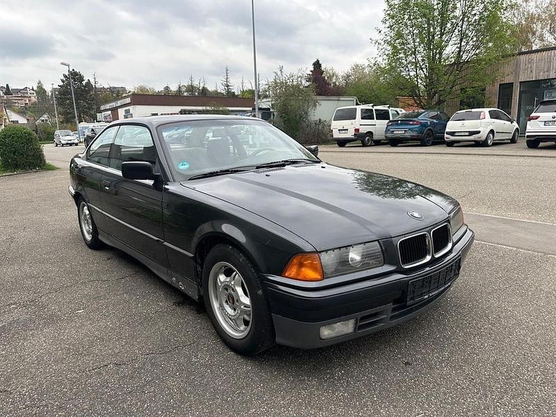 Używany BMW 320 150 KM (110 kW) 1993 Czarny Coupe