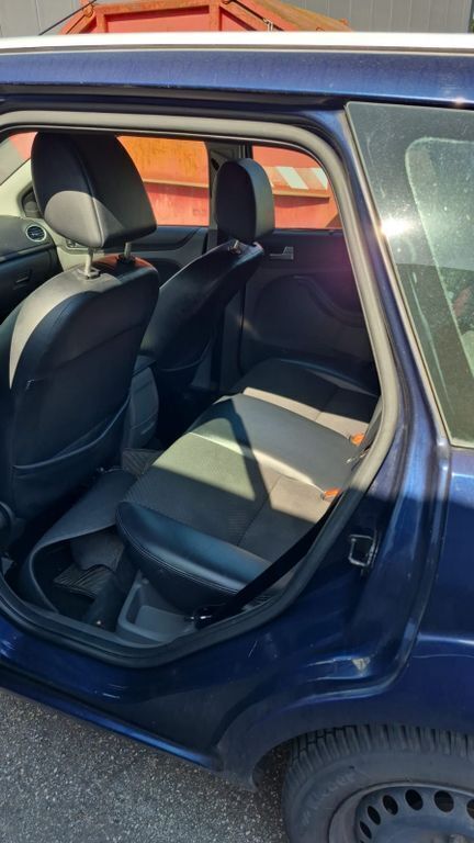 Blau Gebraucht 2005 Ford Focus Kombi | 650 € (Superpreis) - Bild 1/4