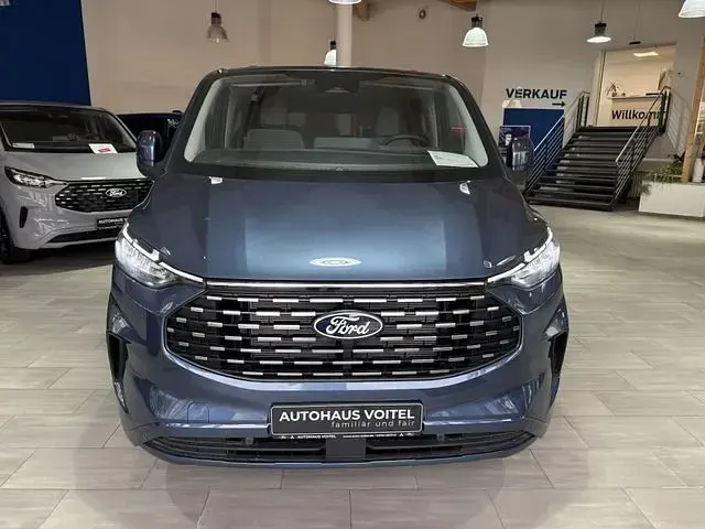 Neu Ford T Titanium 170 PS (125 kW) 2026 Blau Van / Kleinbus