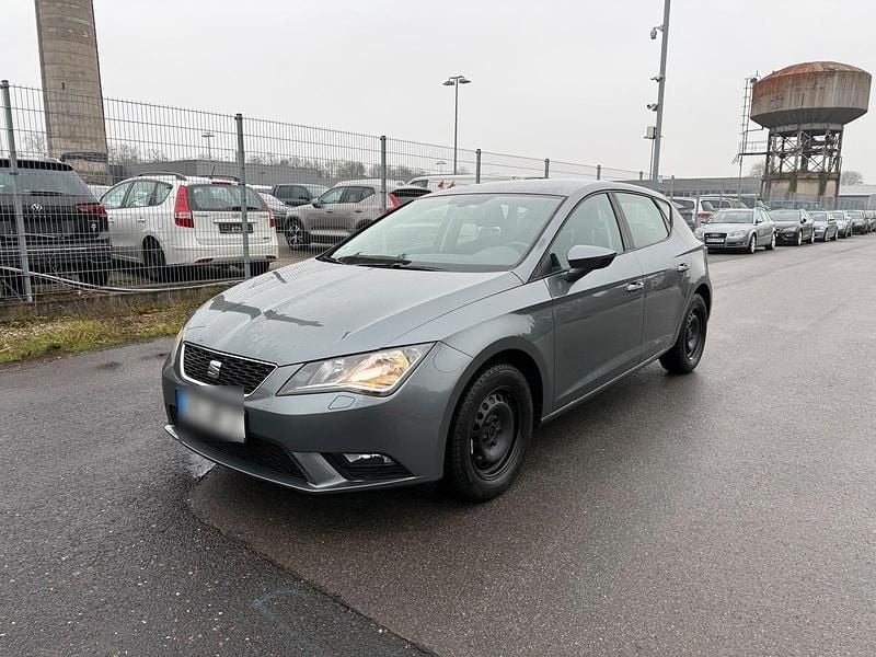 Grau Gebraucht 2016 Seat Leon Style Limousine | 7.999 € (Superpreis) - Bild 1/4