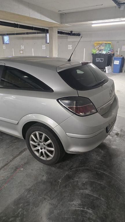 Gebraucht Opel Astra GTC 116 PS (85 kW) 2008 Silber Limousine