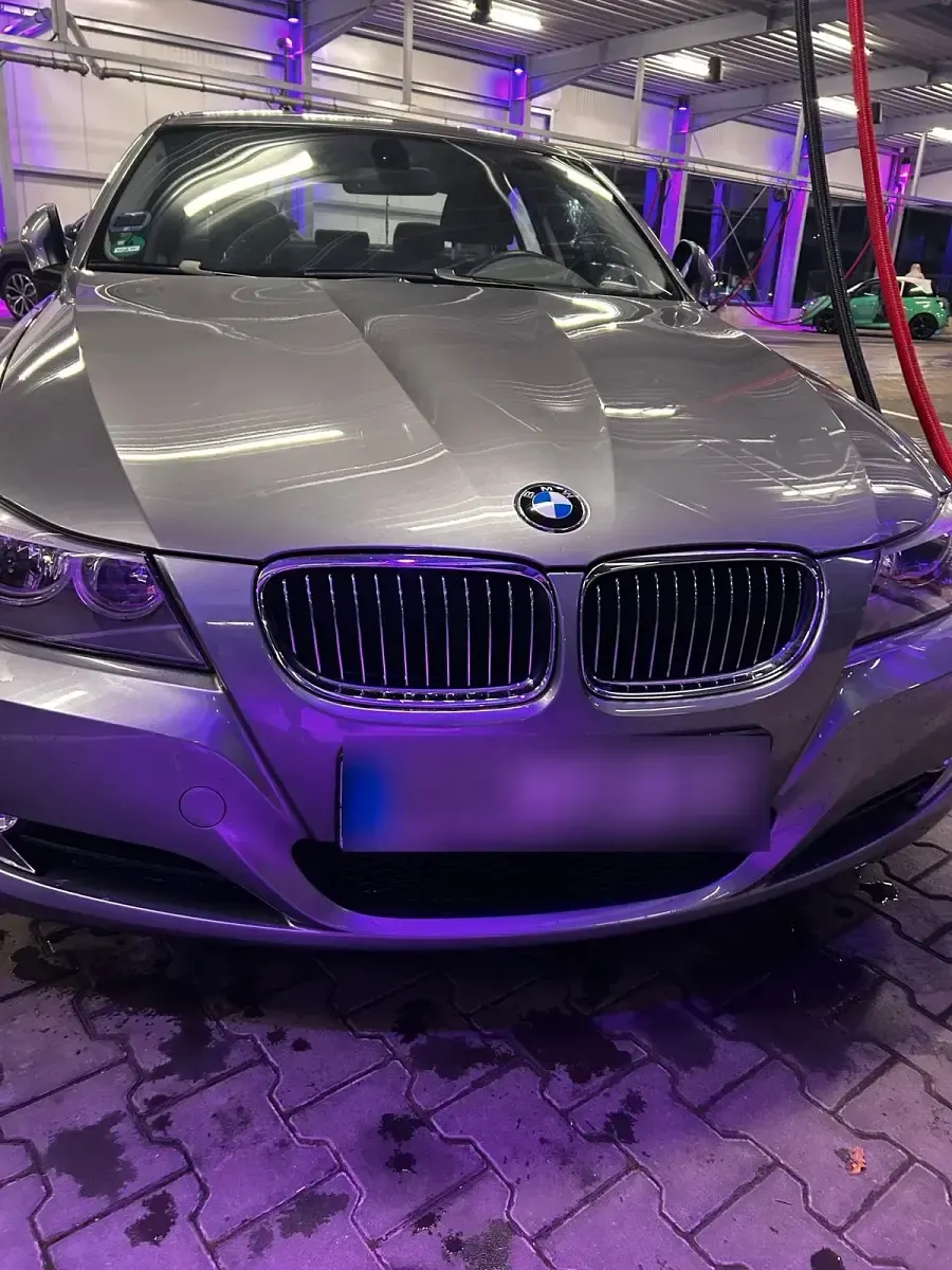 Gebraucht BMW 325 218 PS (160 kW) 2009 Grau Limousine