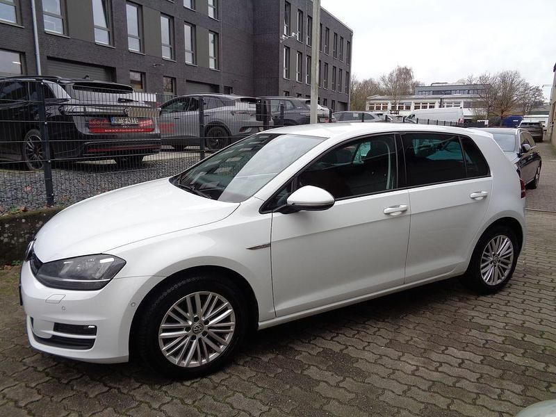 Weiß Gebraucht 2014 VW Golf VII Cup Limousine | 11.800 € (Etwas zu teuer) - Bild 1/4