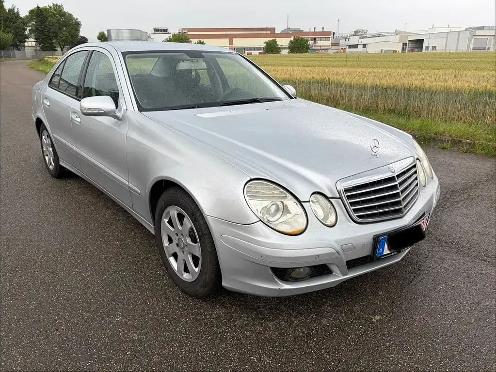 Gebraucht Mercedes E200 136 PS (100 kW) 2007 Silber Limousine