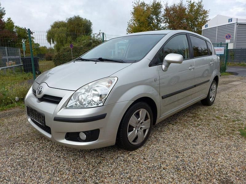 Silber Gebraucht 2007 Toyota Corolla Verso Van / Kleinbus | 3.400 € (Guter Preis) - Bild 1/4