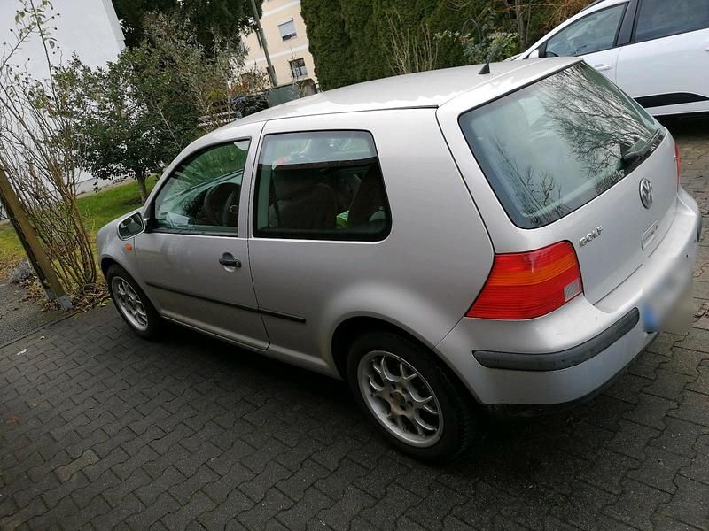 Second-hand VW Golf 100 CP (73 kW) 1998 Argintiu Coupe