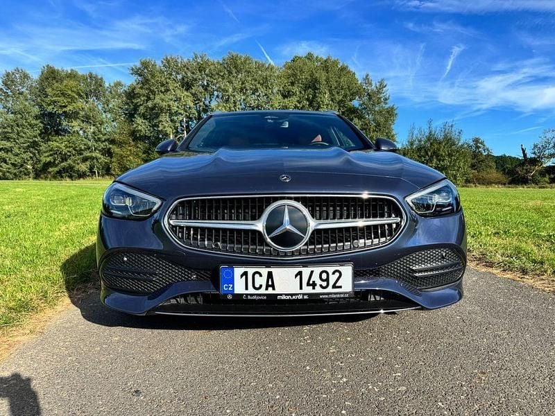 Gebraucht Mercedes C300 258 PS (189 kW) 2023 Blau Limousine