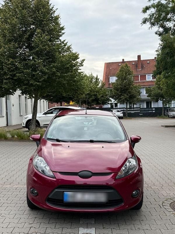 Rot Gebraucht 2009 Ford Fiesta Trend Kleinwagen | 2.350 € (Fairer Preis) - Bild 1/4