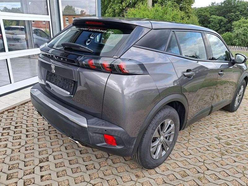 Gebraucht Peugeot 2008 131 PS (96 kW) 2020 Lackierung platiniumgrau SUV