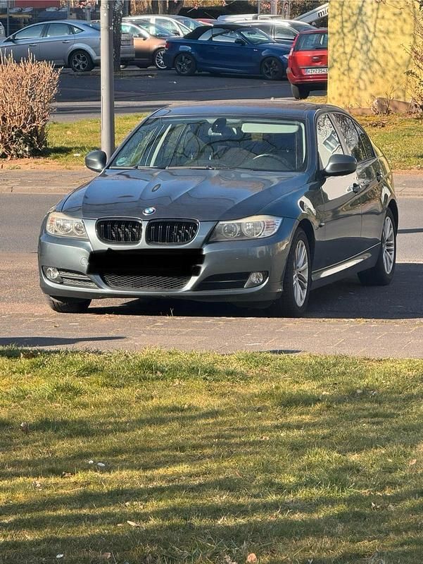Grün Gebraucht 2010 BMW 318 Limousine | 4.500 € (Guter Preis) - Bild 1/4