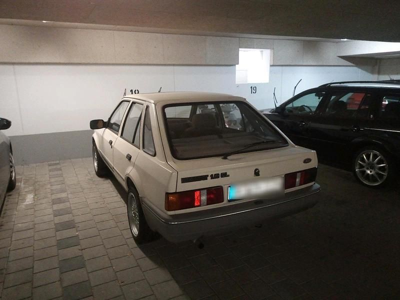 Gebraucht Ford Escort 90 PS (66 kW) 1987 Beige Limousine