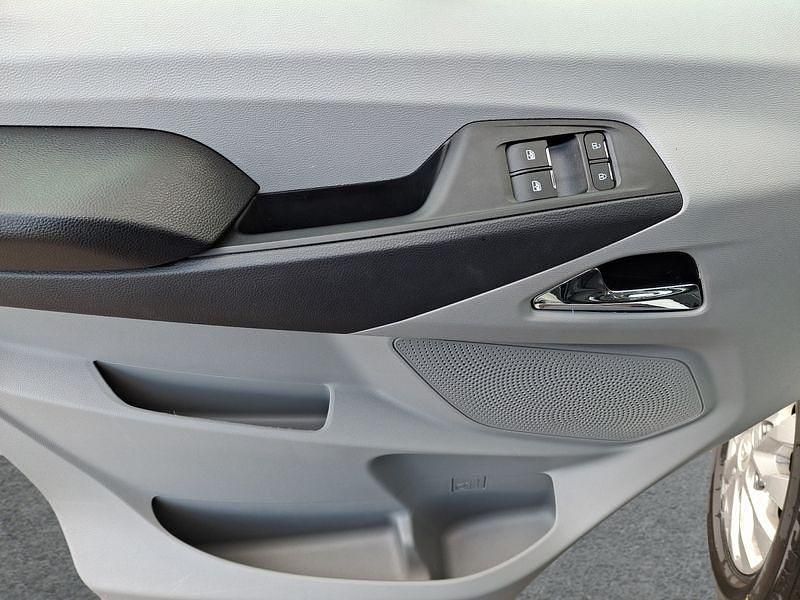 Second-hand Maxus V90 204 CP (150 kW) 2024 Alb Van