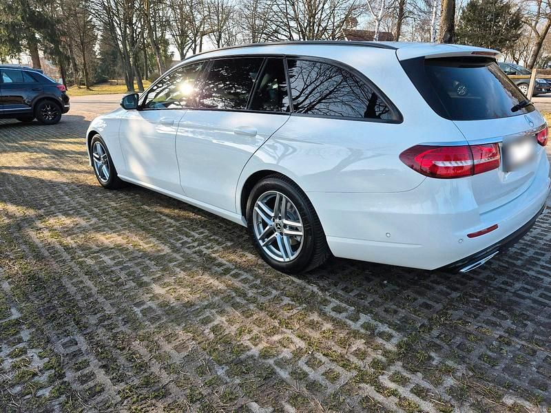 Gebraucht Mercedes E220 194 PS (142 kW) 2018 Weiß Kombi