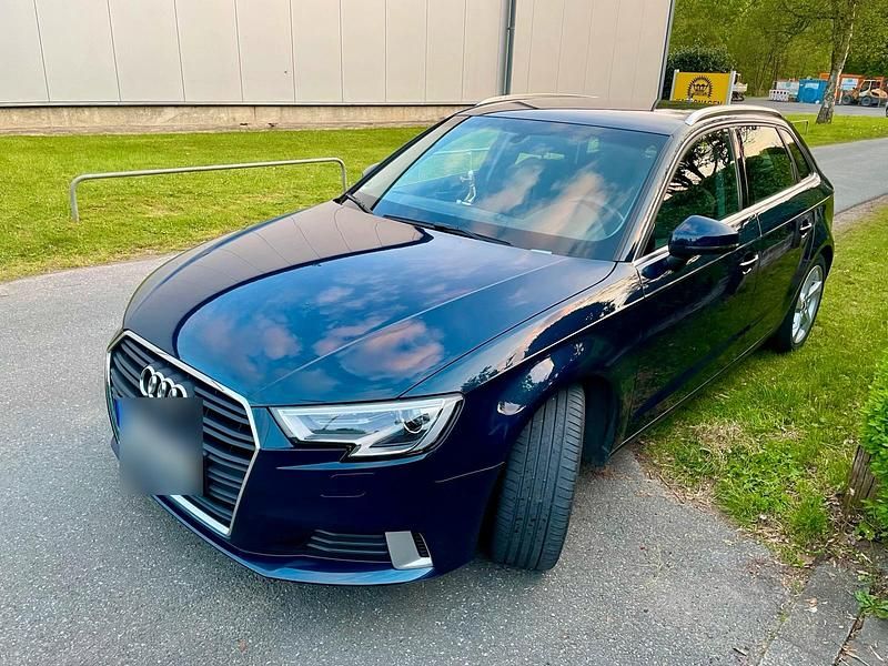 Gebraucht Audi A3 Design 115 PS (84 kW) 2019 Blau Kombi