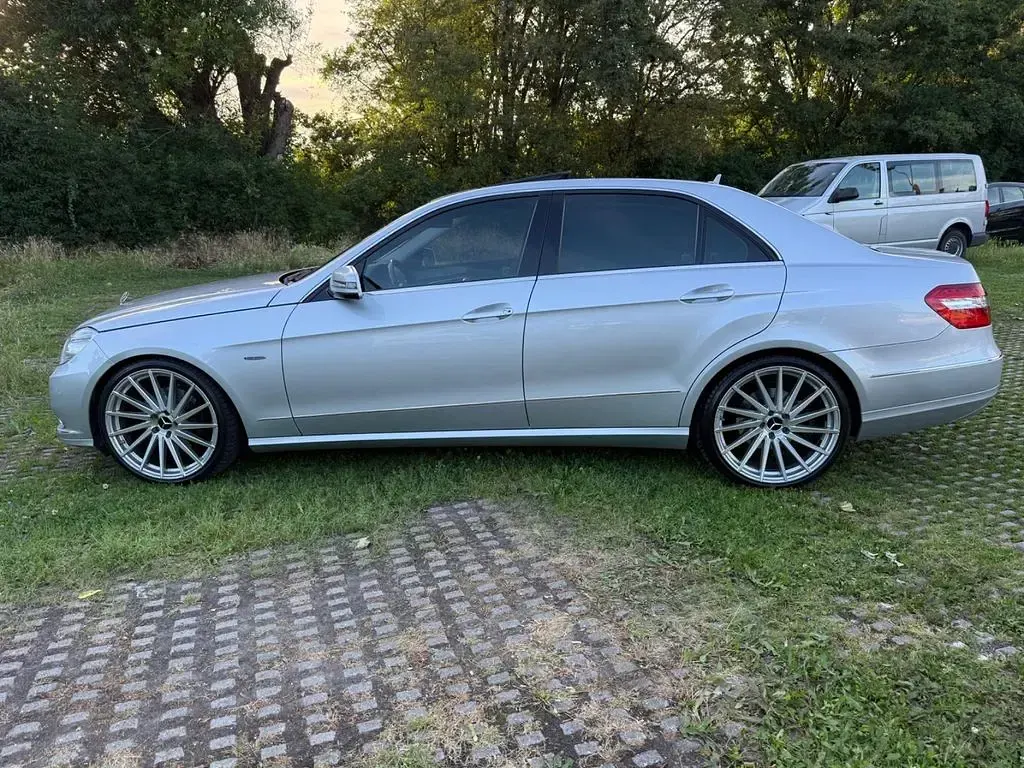 Gebraucht Mercedes E350 231 PS (169 kW) 2009 Silber Limousine