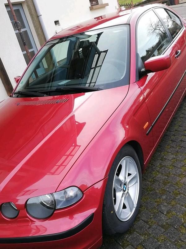 Gebraucht BMW 316 115 PS (84 kW) 2002 Rot Kleinwagen