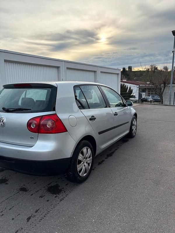 Gebraucht VW Golf V 102 PS (75 kW) 2004 Silber Kleinwagen