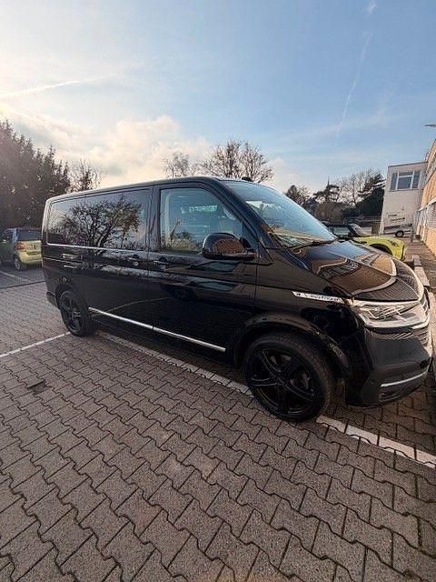 Second-hand VW Multivan 199 CP (146 kW) 2021 Negru Monovolum